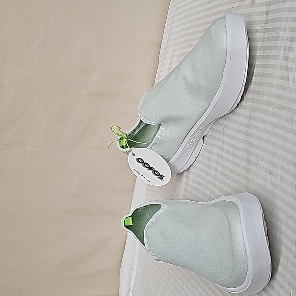 OOFOS OOMG EEZEE SLIP-ON SNEAKERS Excellent Condition ✨Mint Green✨ Adorable